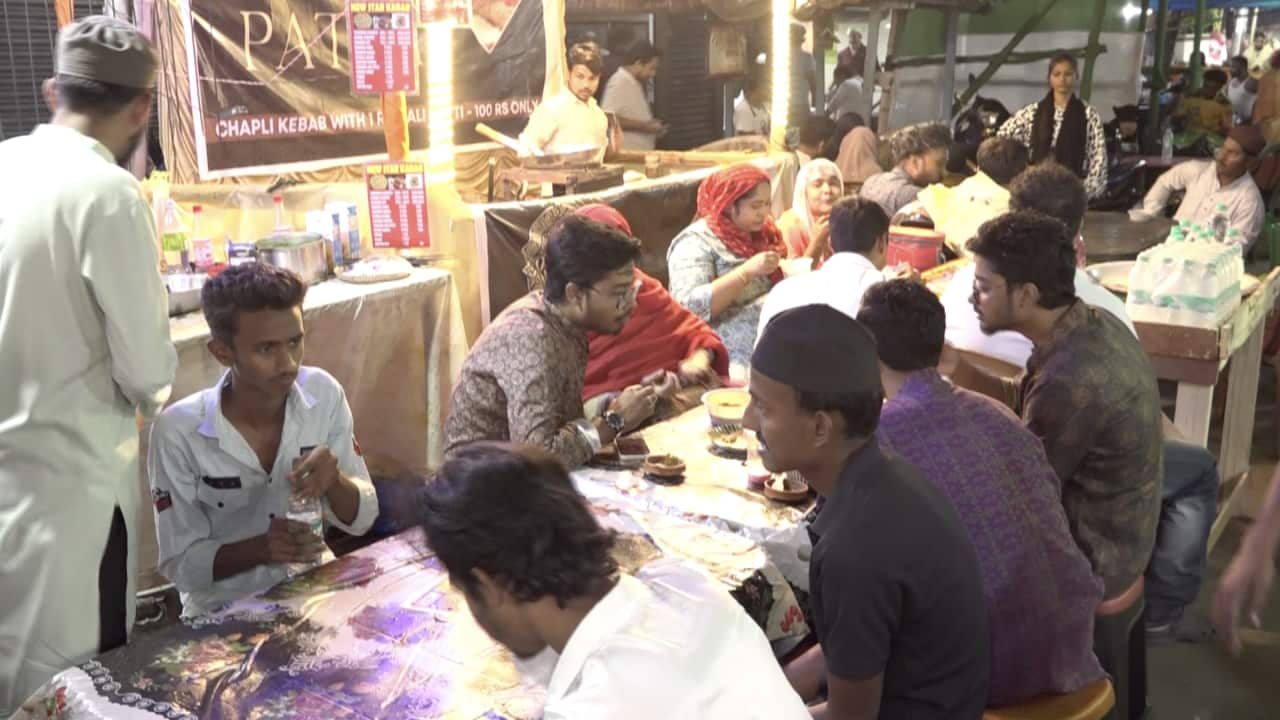Iftar in Zakaria Street,Kolkata 3.jpg