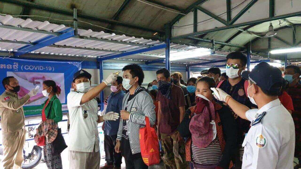 Cambodia workers come back from Thailand due to Coronavirus fears