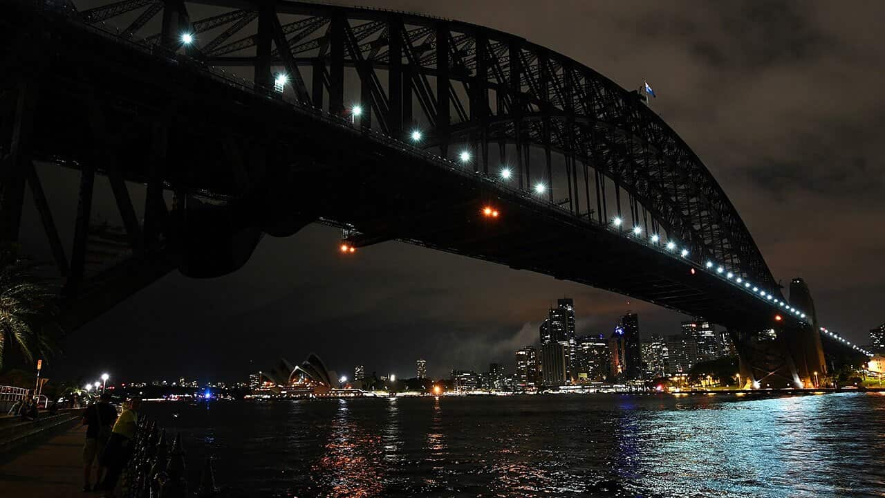  At 8.30pm Australian Eastern Time, Sydney residents turn off their lights for just one hour, as a sign of their commitment to reduce global warming.