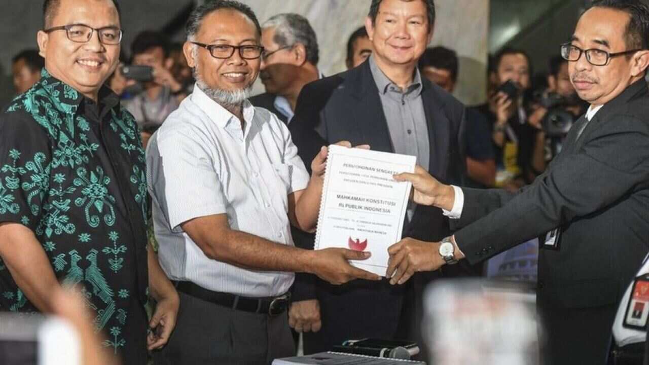 Head of Prabowo’s BPN (National Victory Board) legal team Bambang Widjojanto (second left) lodges Prabowo’s legal challenge.