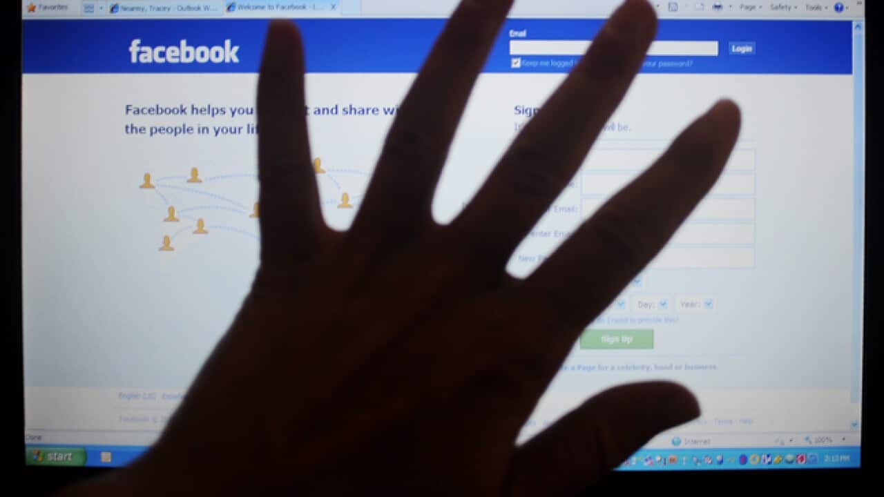 Facebook_090411_B_AAP_1212151509