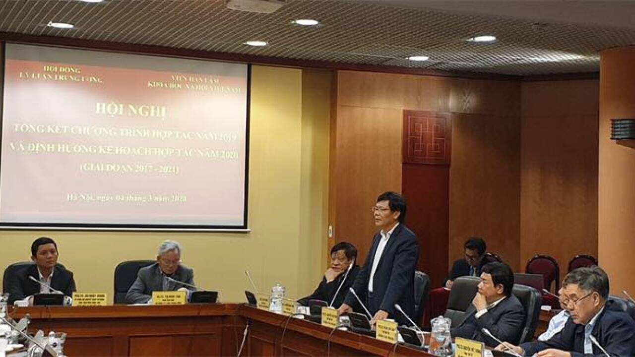 Bệnh nhân thứ 21 dương tính vớ COVID-19 phát biểu tại cuộc họp của Viện Hàn Lâm Khoa Học Xã Hội VN ngày