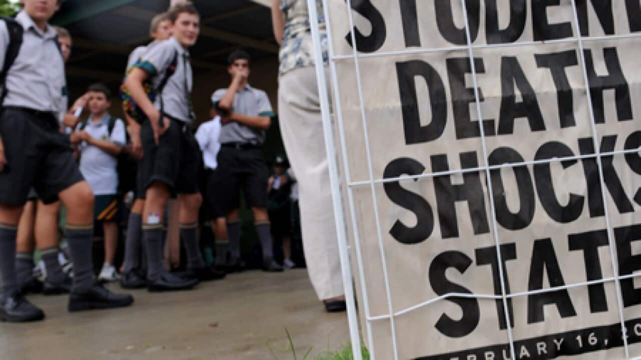 stabbing_school_L_100217_aap_149854482