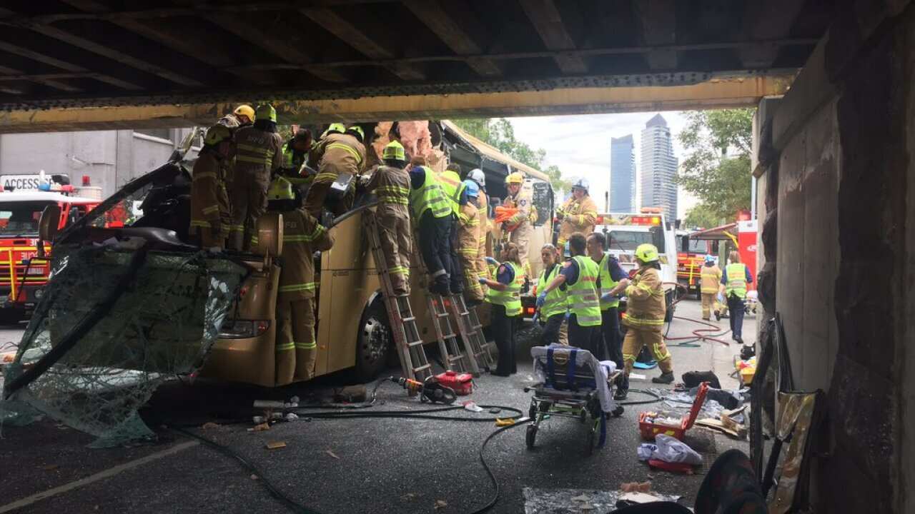 Bus collides with overhead pass. (@MFB_NEWS)