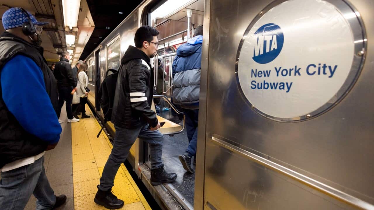 뉴욕 지하철/ People enter a New York City subway car in New York, New York, USA, 21 April 2022
