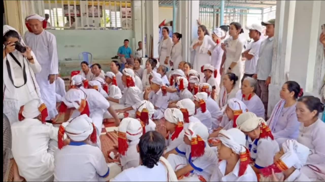 Một buổi lễ Lek Lăm của người Cham Bani tại Ninh Thuận (Images courtesy Phu Luong).png