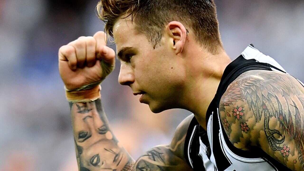 Jamie Elliott of the Magpies