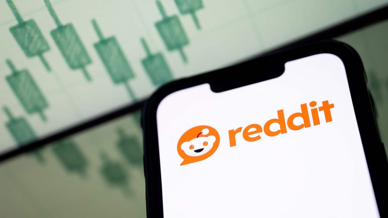 POL: Logos displayed on smartphones in Poland