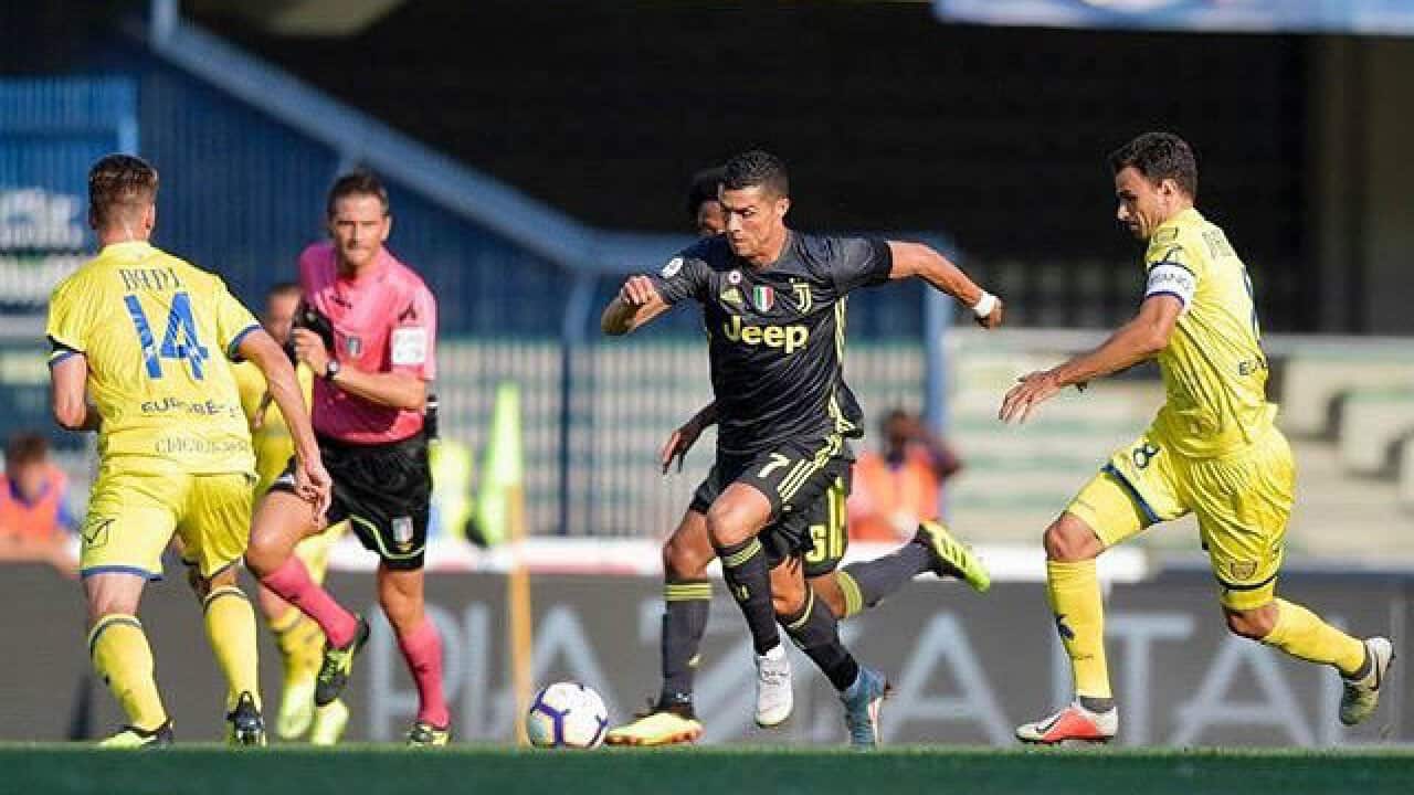 Cristiano Ronaldo in azione al Bentegodi di Verona