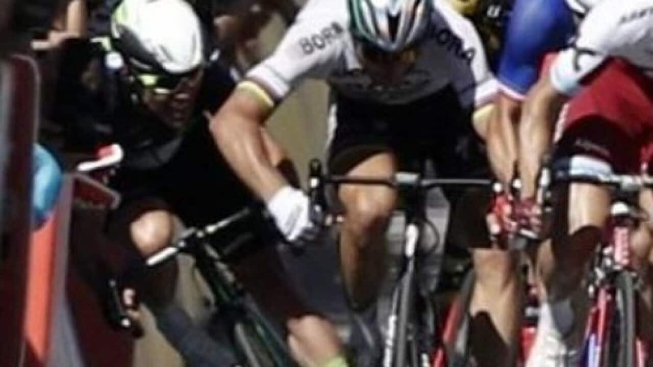 Zwift Tour De France Podcast - Ep 5 - What a crash! and how much pressure is a French team under?