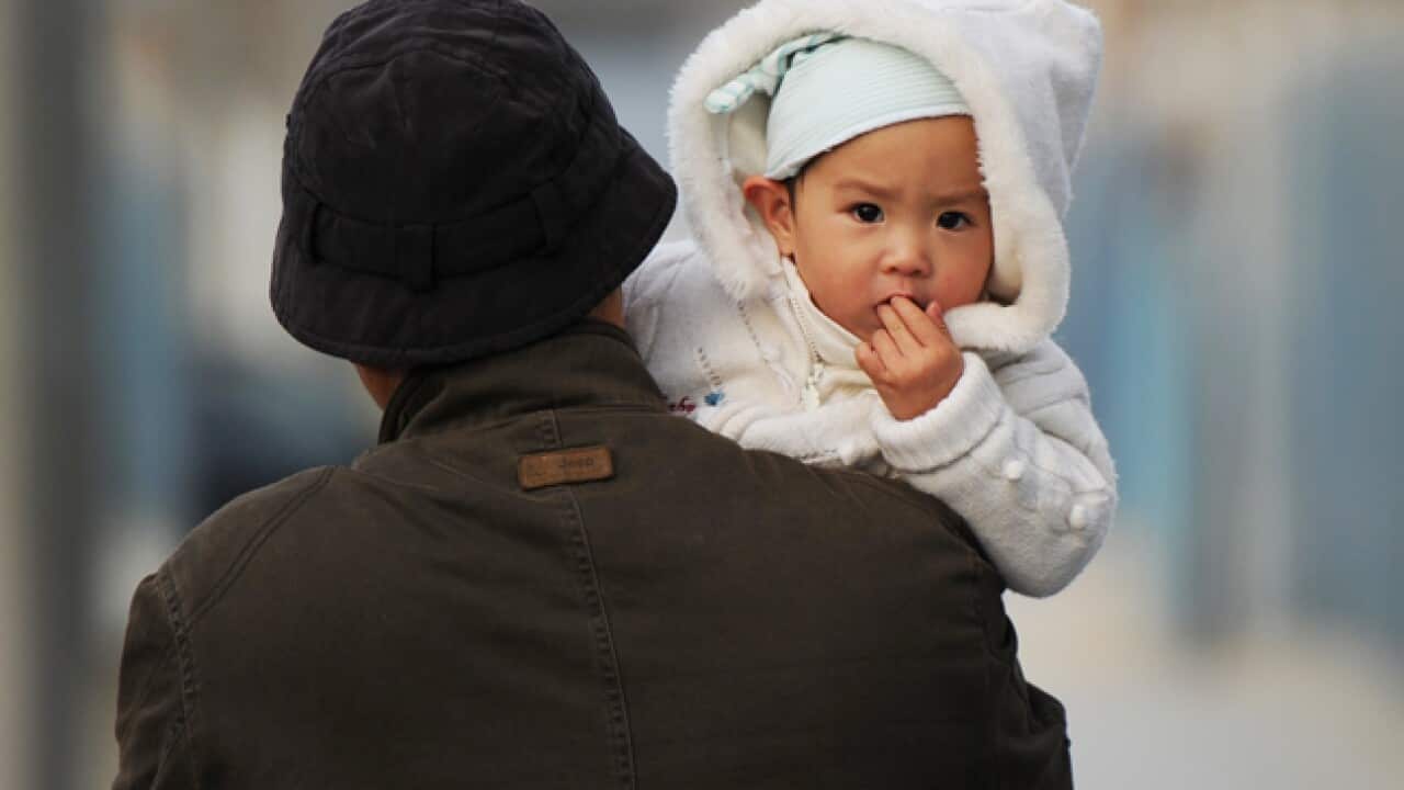 father_dad_baby_child_afp_b_111207_817723311