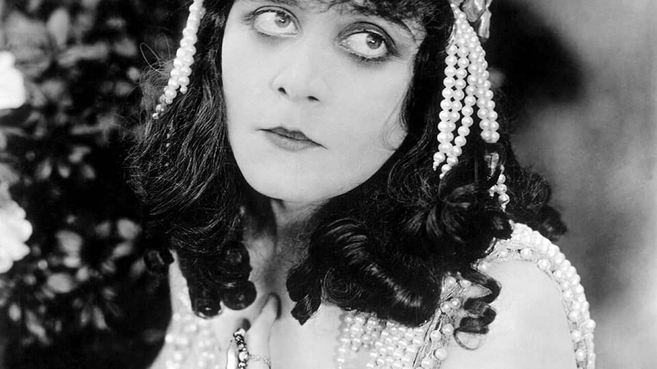 Theda_Bara_in_Salomé_(1918).jpg