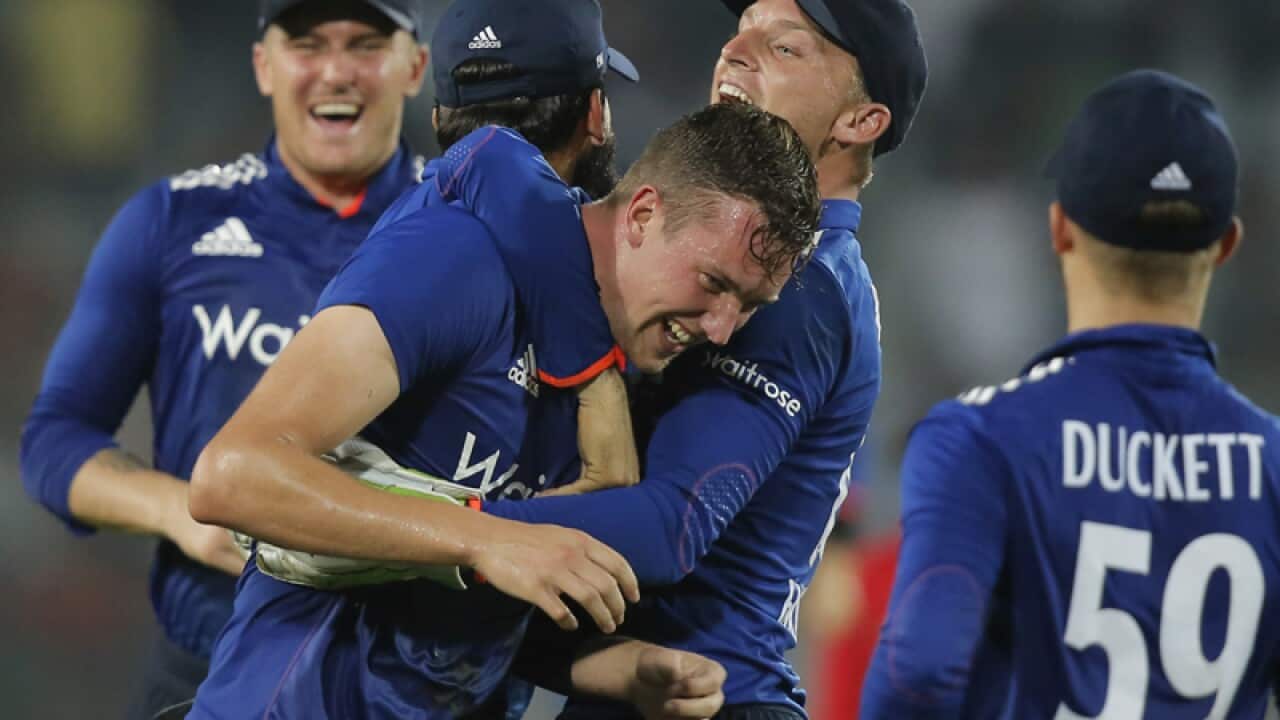 Teammates congratulate Jake Ball (C) after taking a wicket