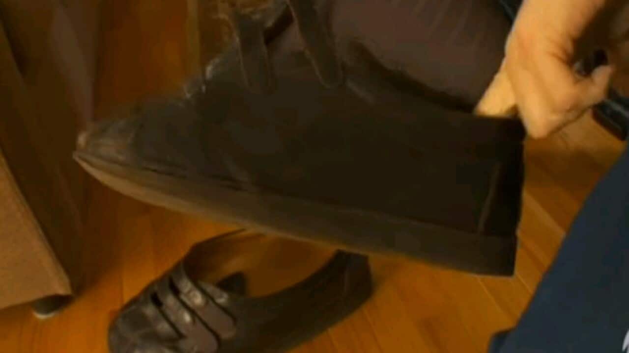 US-tallest-man-shoes2_b_120328_aap_1891607069