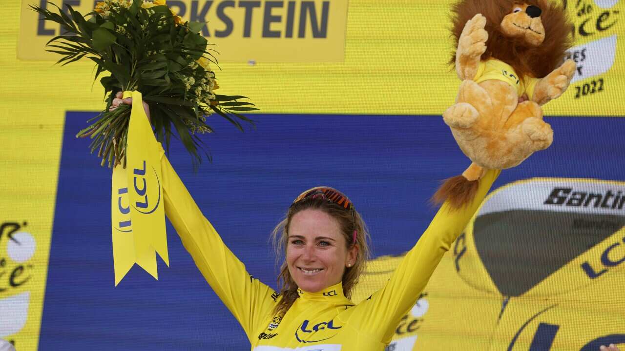 Tour de France : A. van Vleuten remporte la 7e étape et s’empare du maillot jaune
