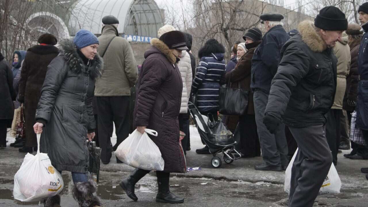 Ukrainians carry humanitarian aid in Donetsk