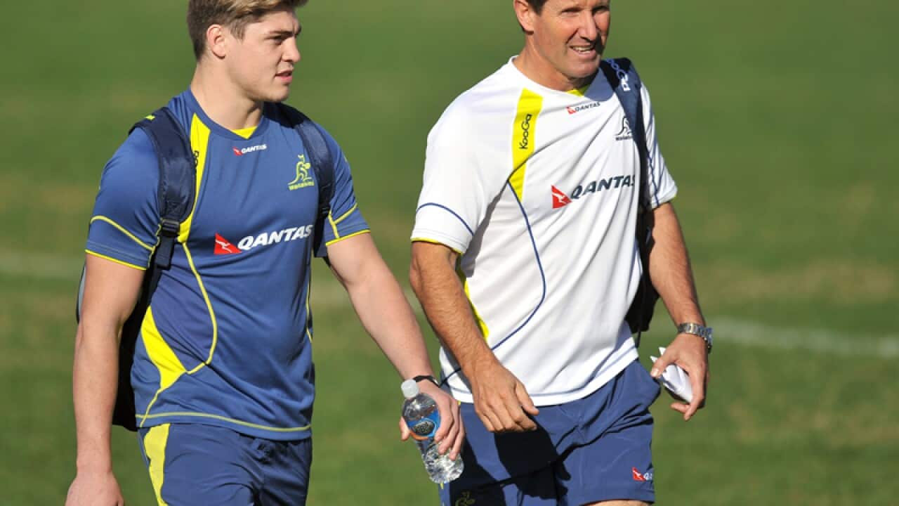 Wallabies coach Robbie Deans (R) speaks to player James O'Connor