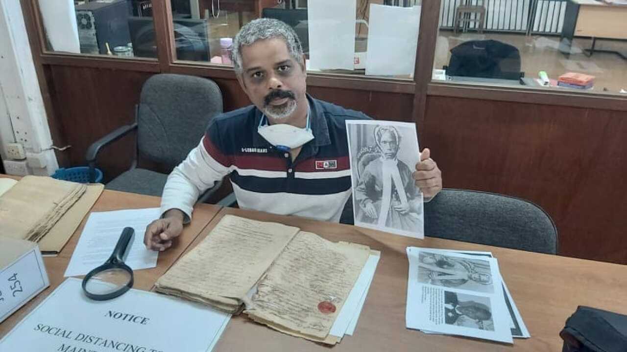 Nicolas Couronne presente son livre.jpg