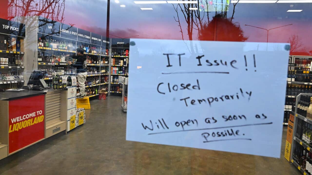 A sign on the window of a shop that reads: "IT issue!! Closed temporarily. Will open as soon as possible"