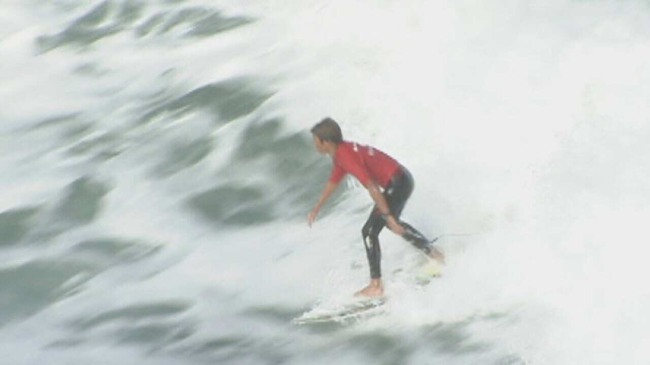 SURFING_STILL_L_AP_1573010546