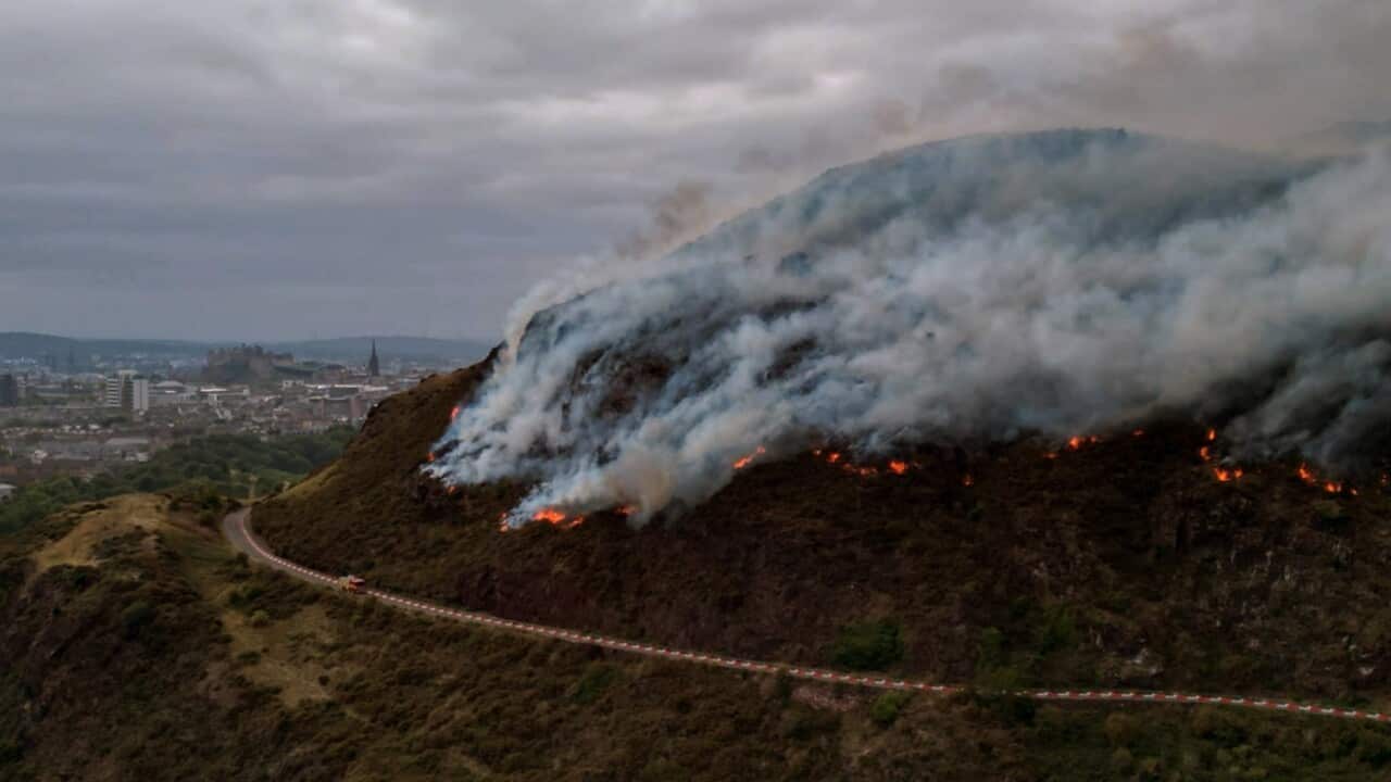 UK: Firefighters tackle large blaze on Arthur's Seat, Edinburgh, 10 August 2025