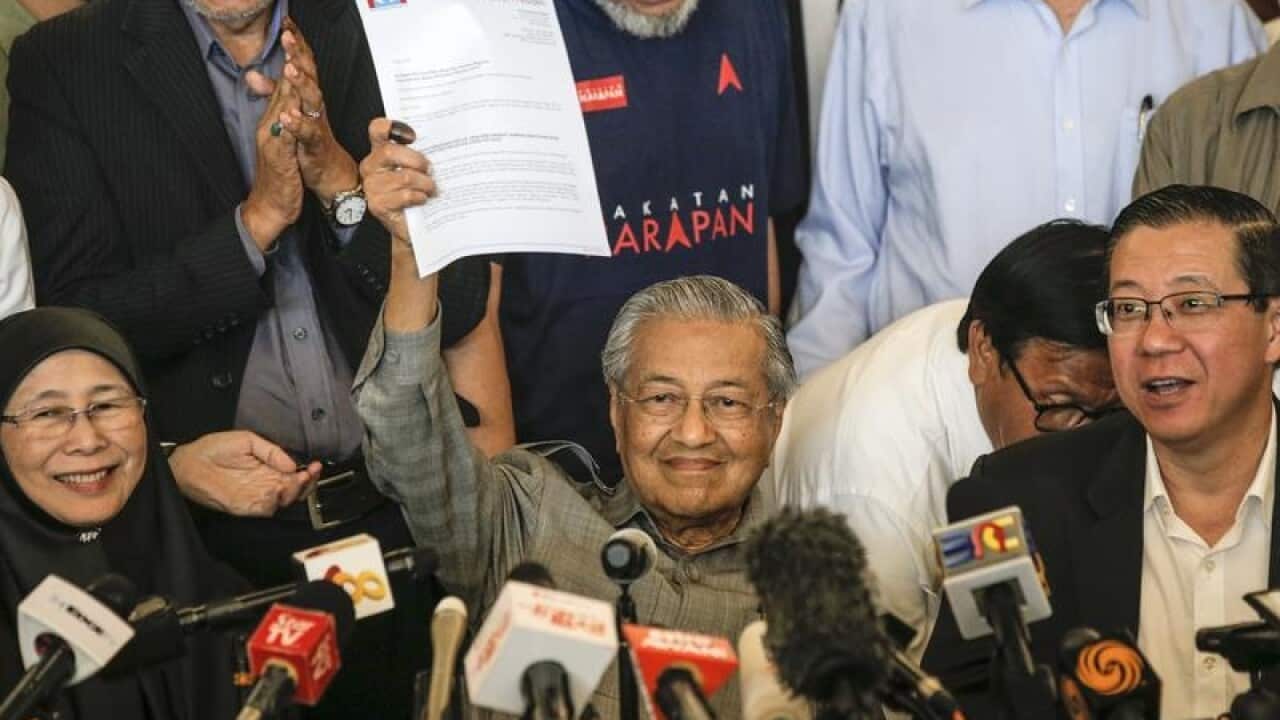 Mahathir Mohamad with the leaders of the opposition alliance