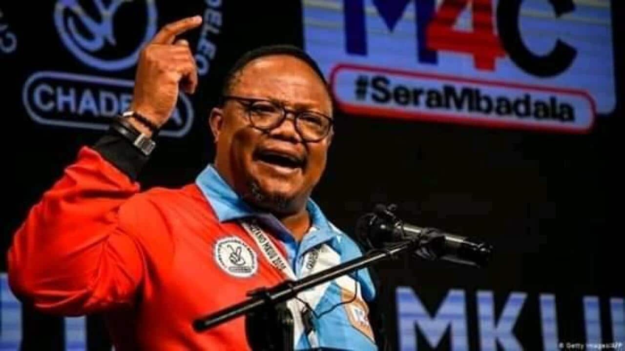 Bw Tundu Lissu akitoa hotuba mbele ya wanachama wenza.jpg