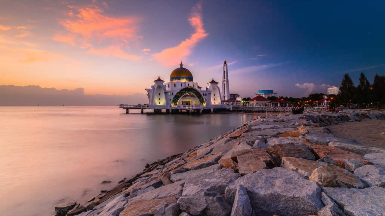 a-non-muslim-in-a-muslim-country-how-i-remember-malaysia-sbs-voices