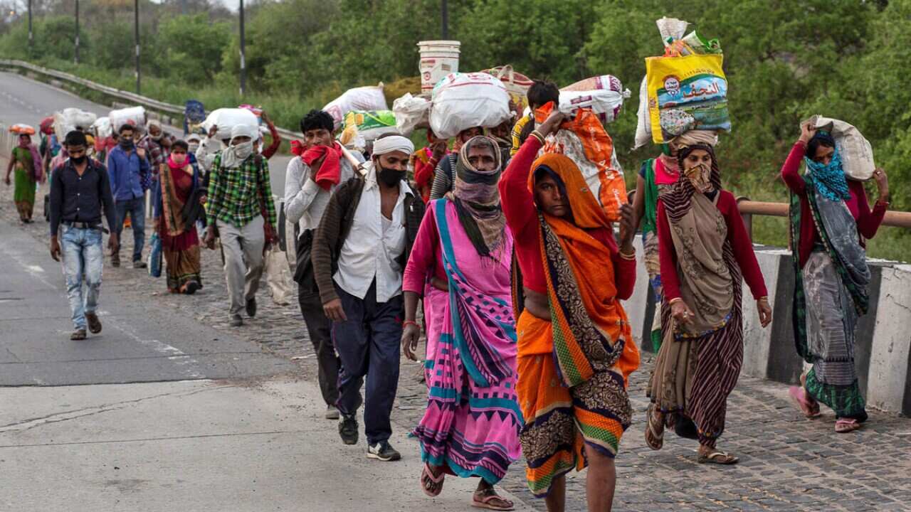 Migrant Workers in India returning home