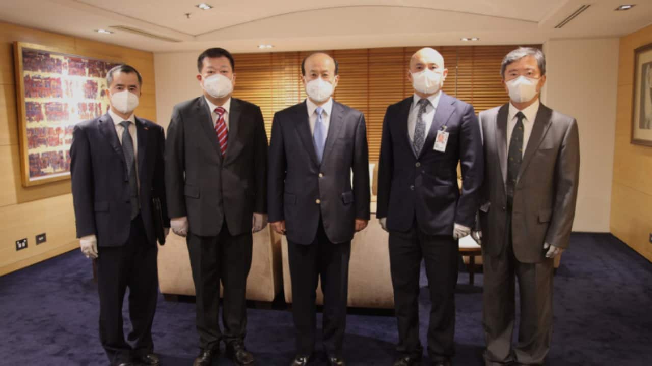 The new Chinese Ambassador to Australia Xiao Qian (center).