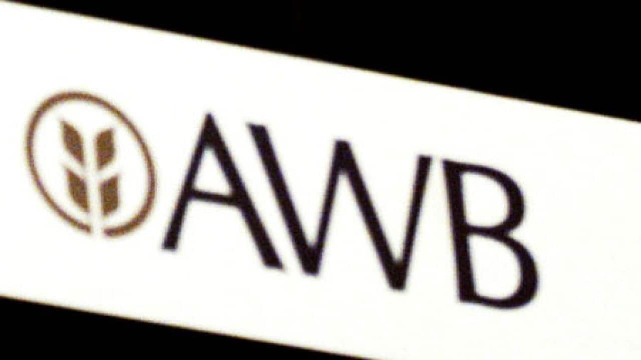 awb_100210_L_aap_969311479