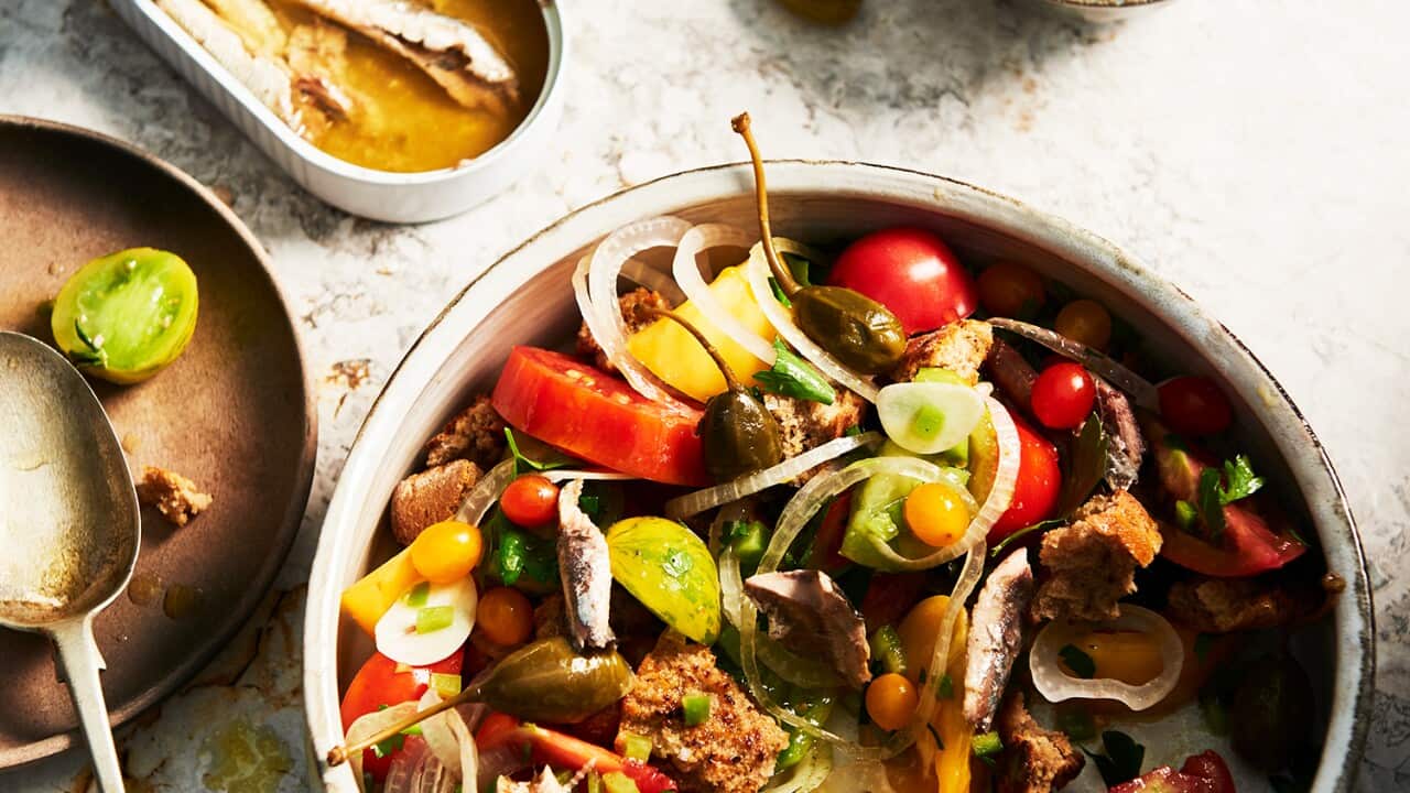 Island panzanella (amanida de crostes)