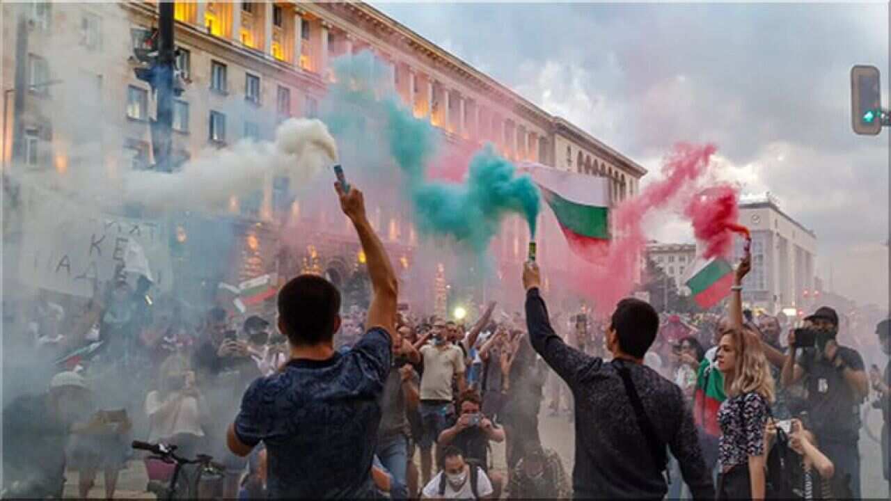 Българите в далечна Австралия следят с вълнение протестите в България.