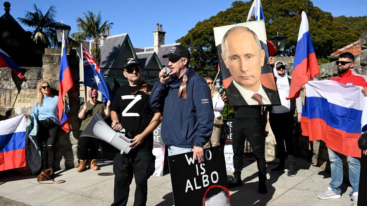 Pro-Russia protesters march on Kirribilli House, tell PM to keep hands off Russian embassy Pro-Russia protesters march on Kirribilli House, tell PM to keep hands off Russian embassy
