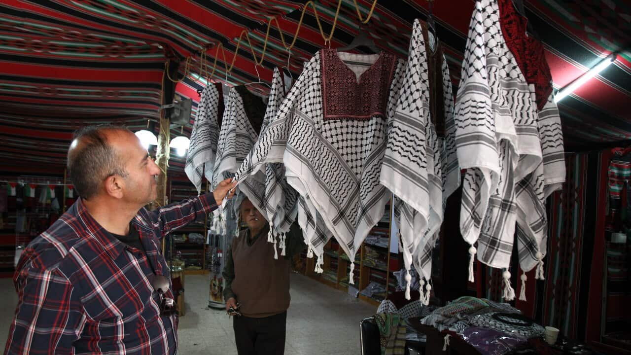 PALESTINIAN-ECONOMY-TRADITION-KEFFIYEH