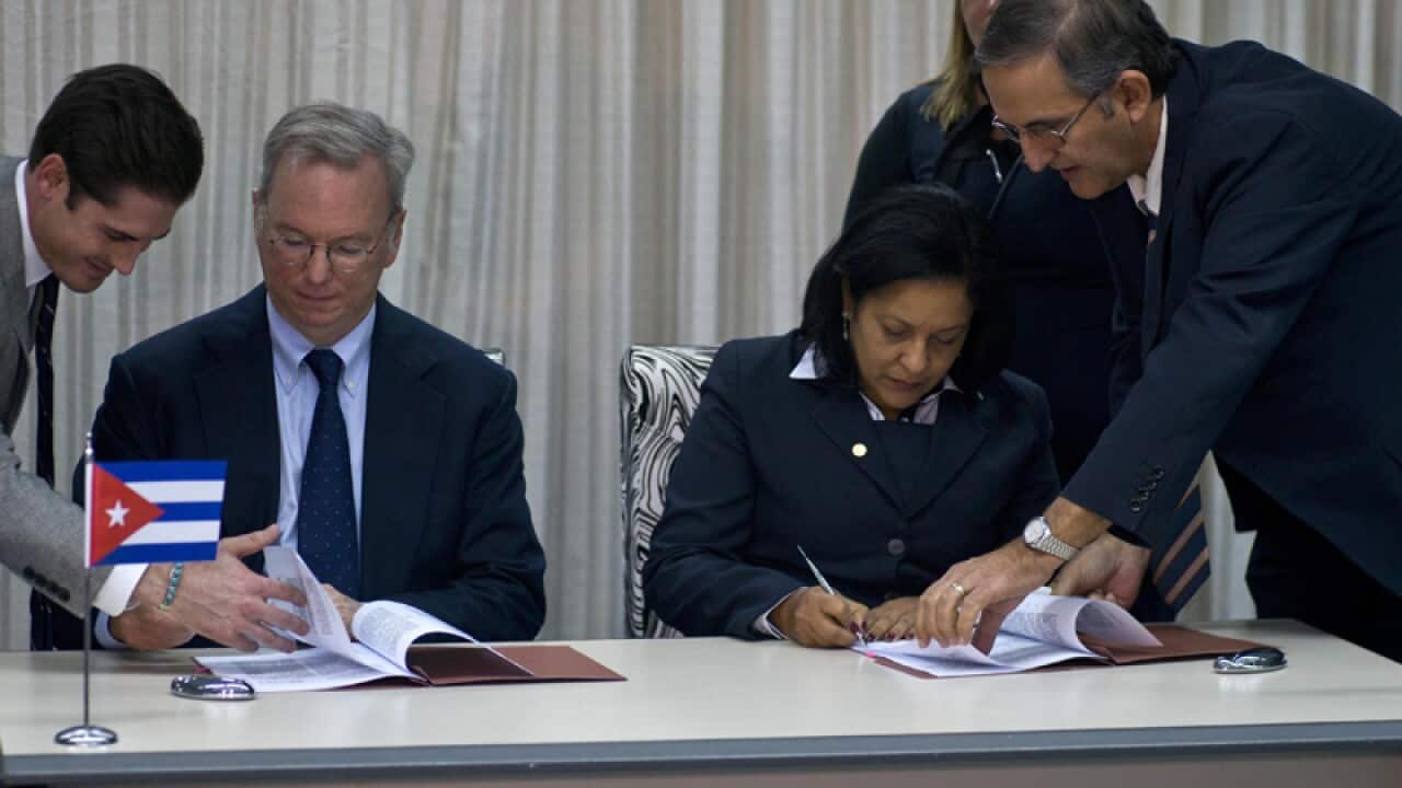 Google's chairman and Etecsa's president sign the deal
