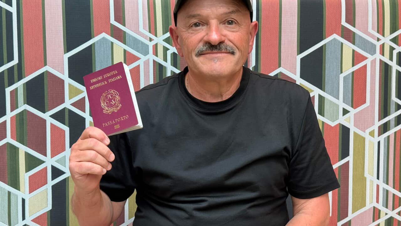 Salvatore “Sam“ Greco negli studi di SBS.