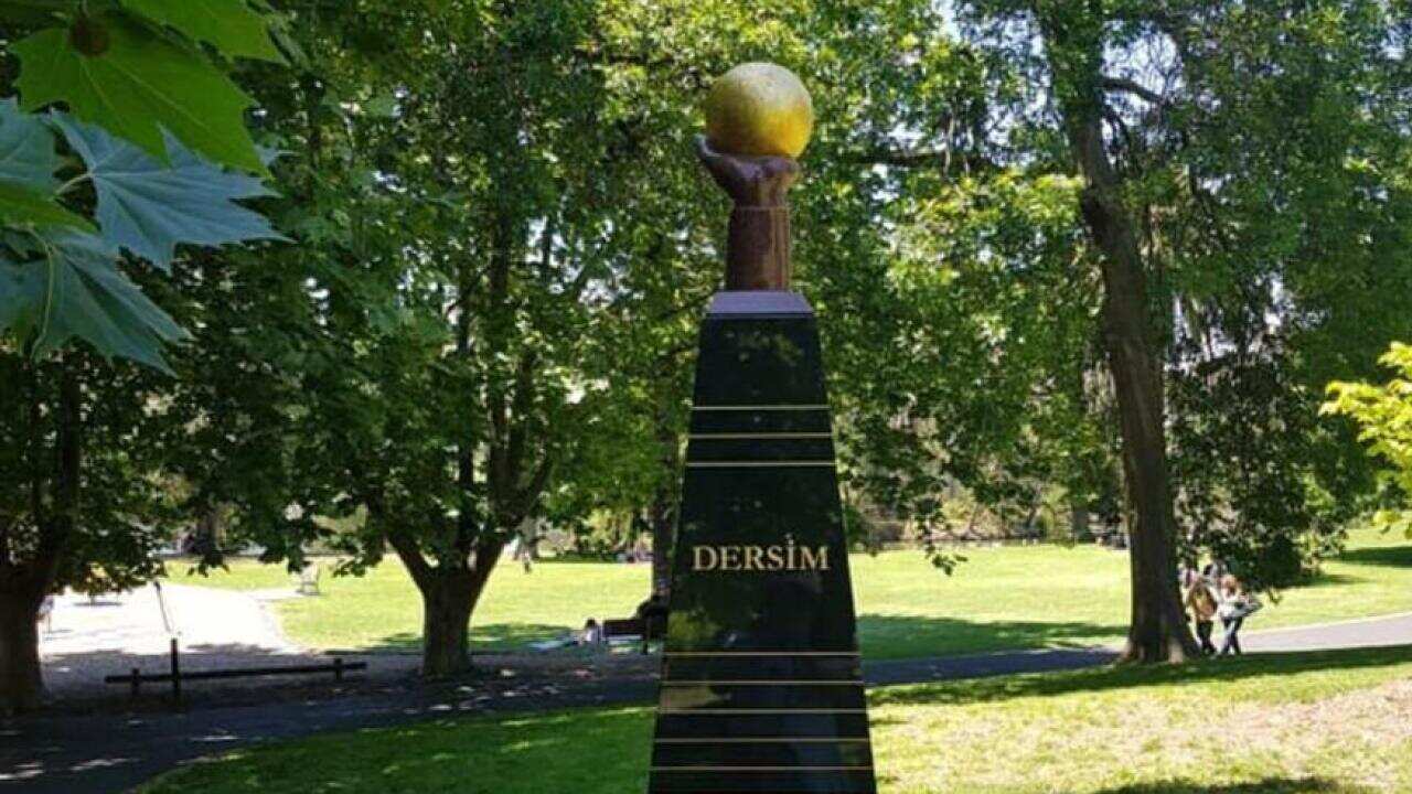 deism statue