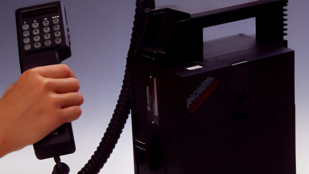 FF 1987 Mobira Mobile Handset Flickr Bundini LG.jpg