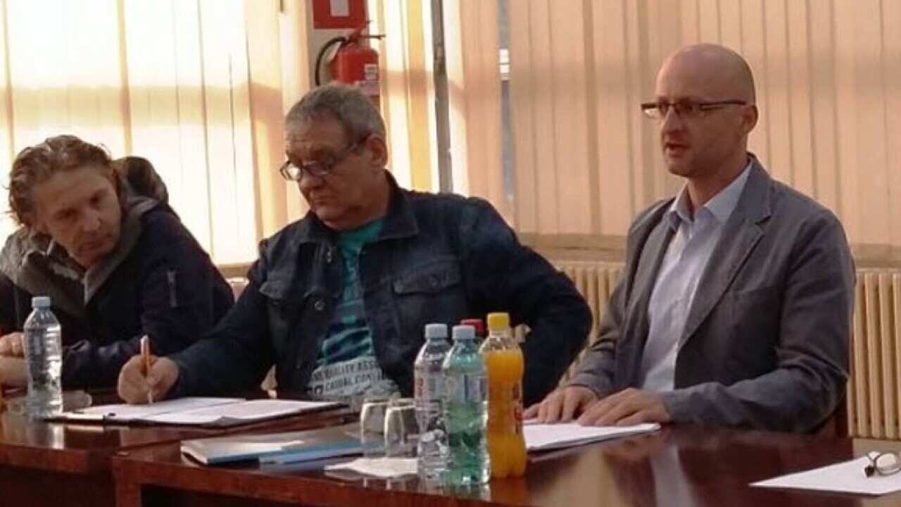 Nemanja Nenadic (far R)