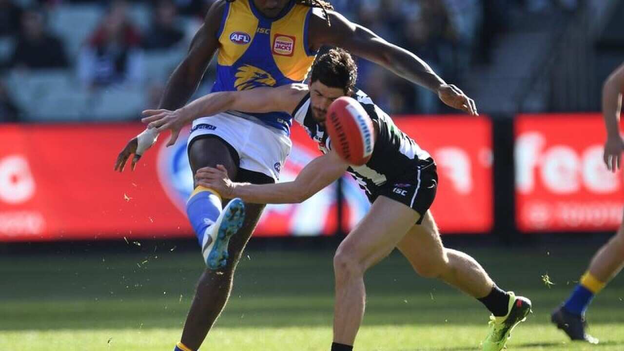 Nic Natanui of the Eagles and Scott Pendlebury of the Magpies contest.