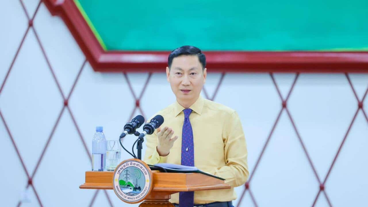 លោក កែវ រតនៈ រដ្ឋមន្រ្តីក្រសួងរ៉ែ និងថាមពល.jpg