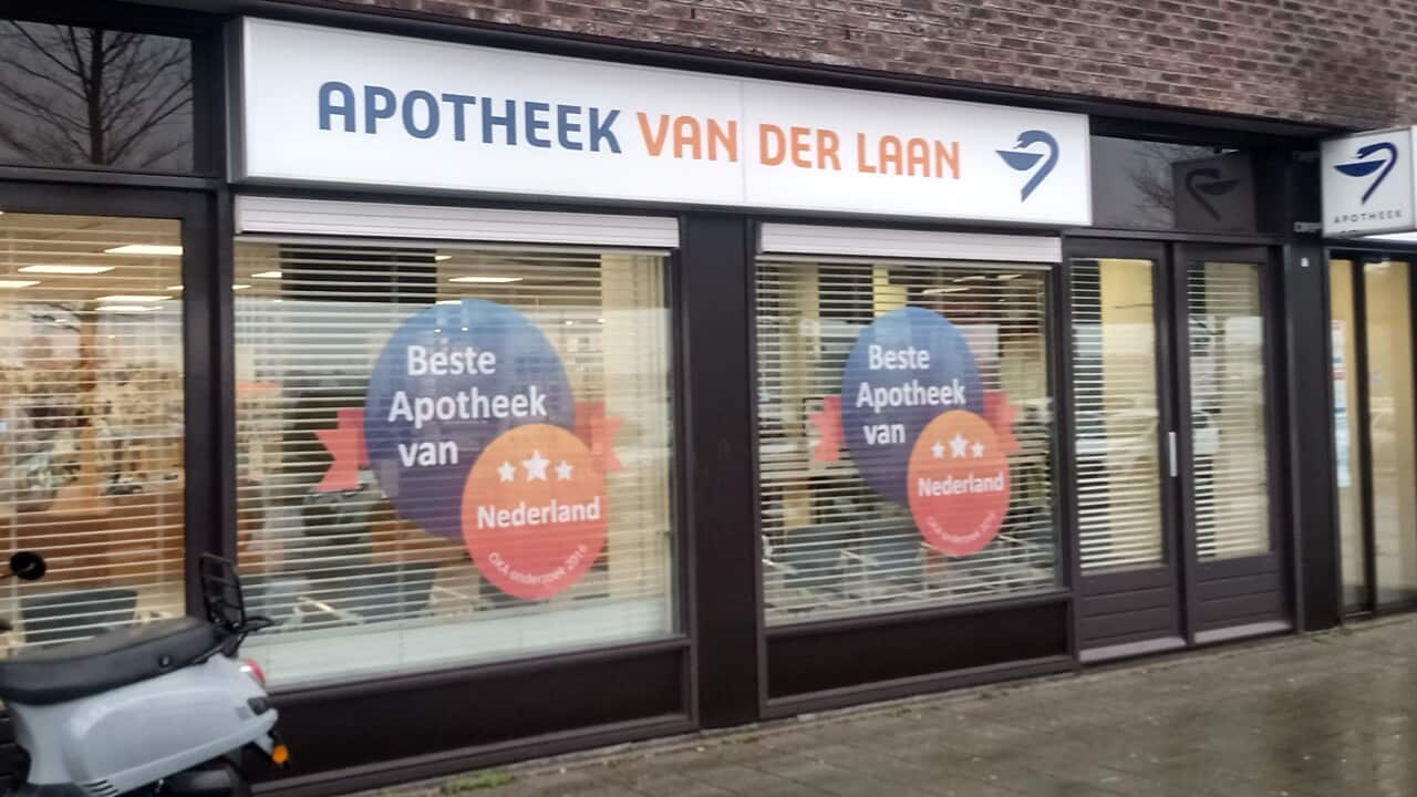 Apotheek_van_der_Laan,_Feijenoord,_Rotterdam_(2021)_01.jpg