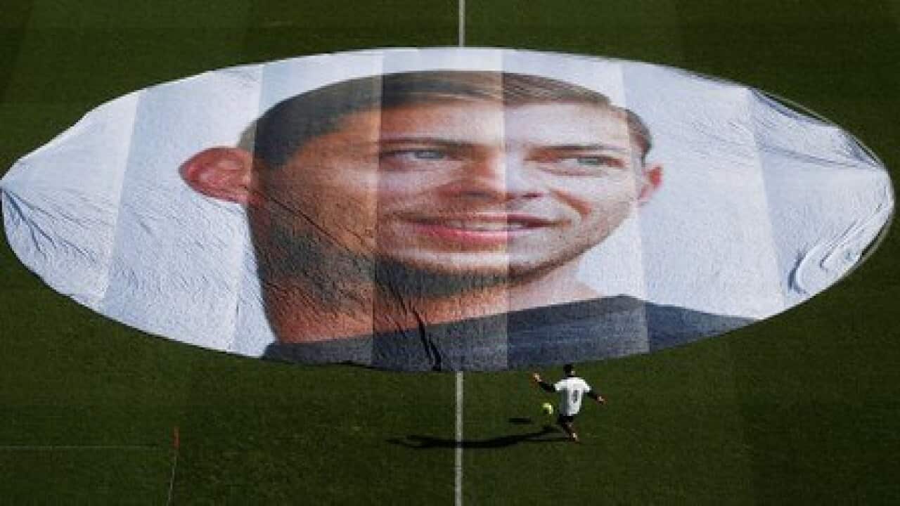 Nantes pay final tribute to Sala, Monaco held