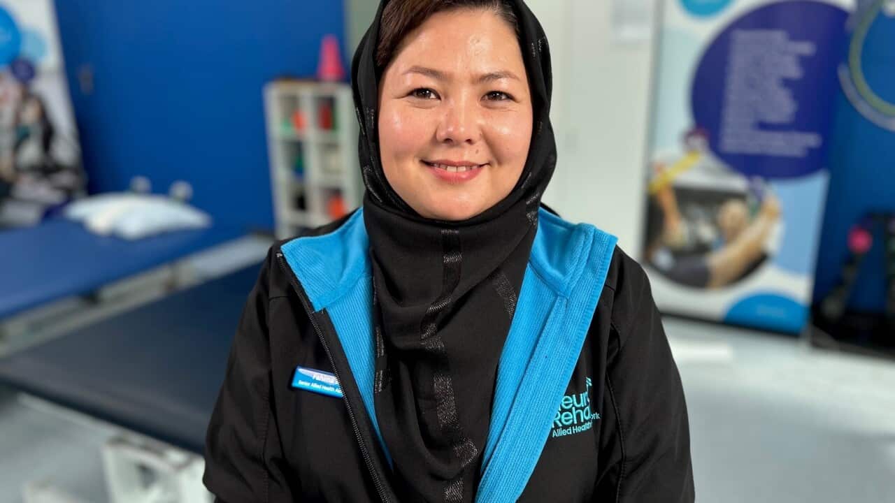 Fahima Mohammadi at work in Melbourne (SBS-Sanda Fulloon)..jpg