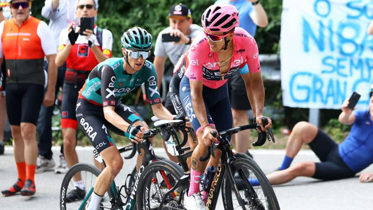 Jai Hindley battles Richard Carapaz at the Giro