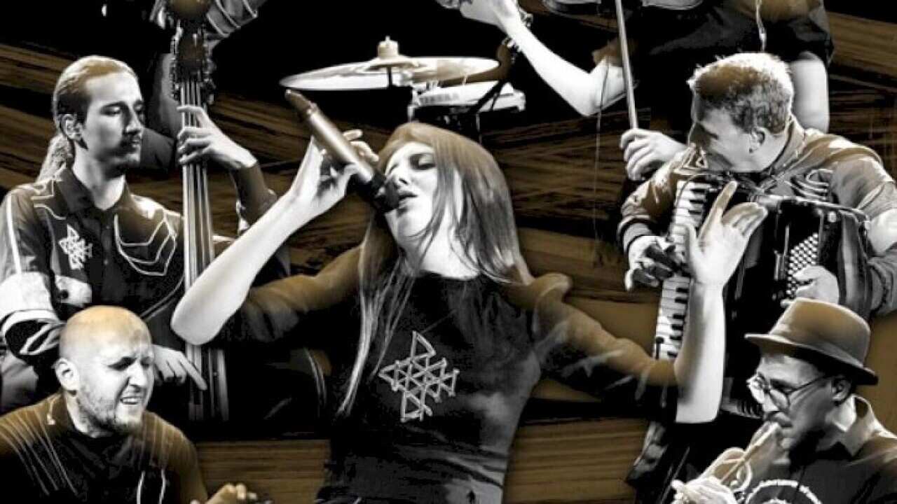 divanhana_klein.-hero (2).jpg