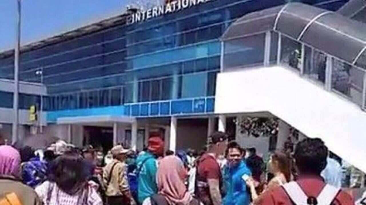 Travellers were evacuated from Lombok International Airport during Sunday's quake, 19 Aug 2018.
