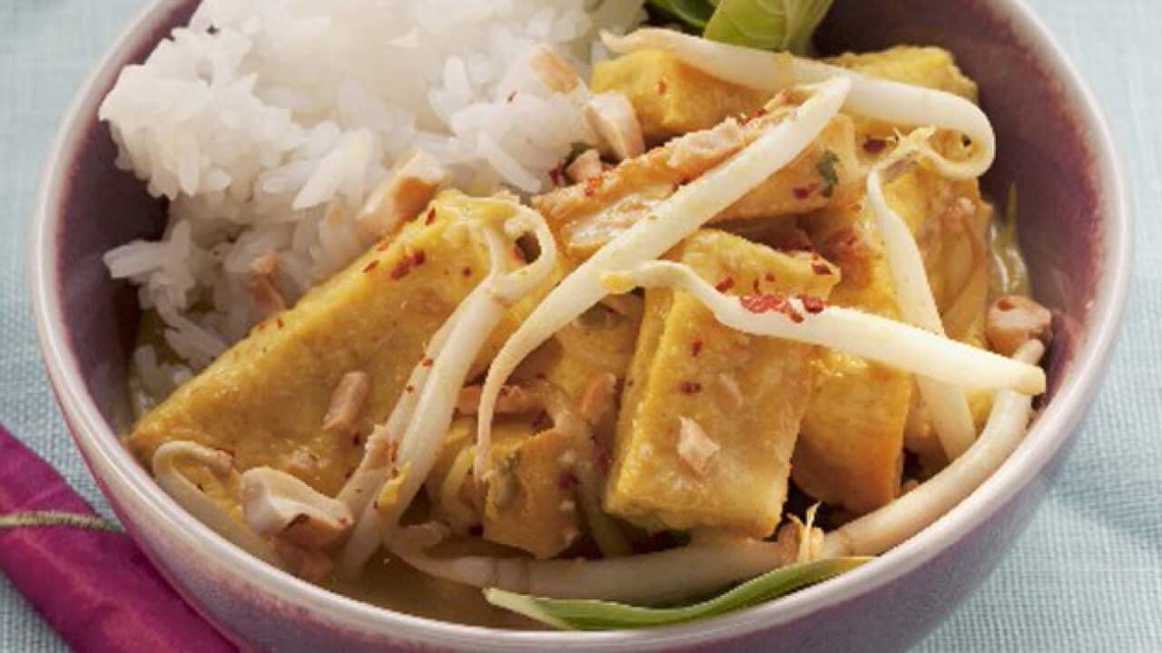 StockFood_11009847 - Fried tofu with beansprouts and rice_1979847639