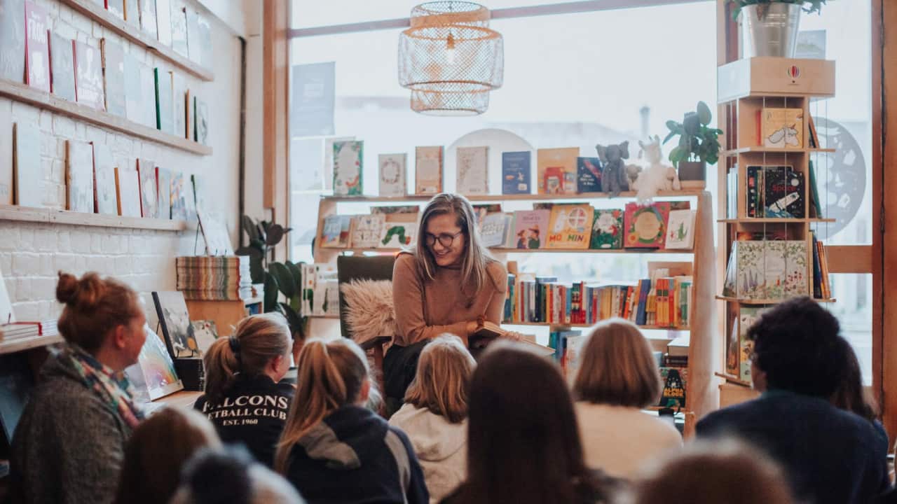 Jess Sanders speaks with school students